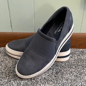 Clarks Cloud Steppers Women’s Slip-On Loafers- EUC